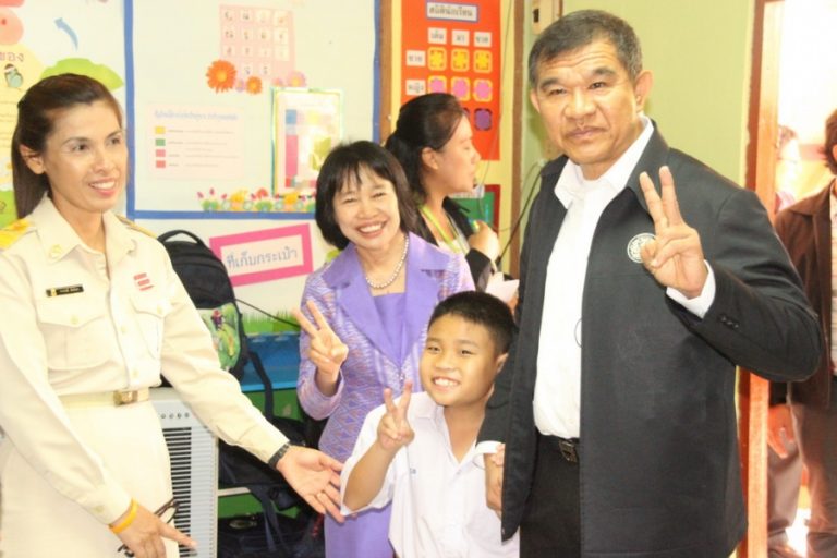 พล.อ.สุรเชษฐ์ ชัยวงศ์ รมช.ศึกษาธิการชื่นชมสถานศึกษาคุณภาพในพื้นที่พัฒนาพิเศษเชียงราย